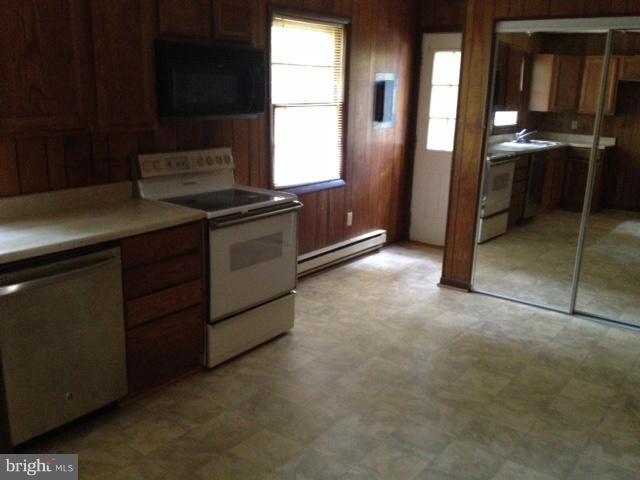 6435 Tharp Road Culpeper, VA 22701 - Photo 4 of 9 Kitchen