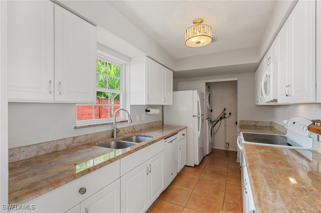 3018 Sunset Road Fort Myers, FL 33901 - Photo 8 of 28 a kitchen with a sink and cabinets