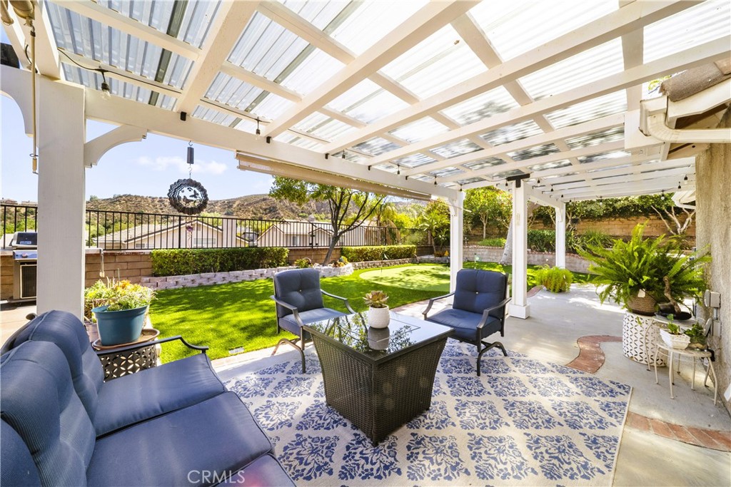 27908 Rainier Road Castaic, CA 91384 - Photo 2 of 41
