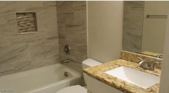 $1,900 | 4821 Black Bear Road, Unit 104, Las Vegas, NV 89149