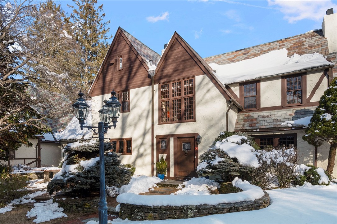 192 Cedar Street Warwick, RI 02818 - Photo 9 of 49