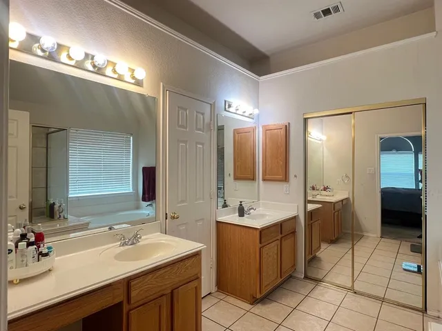 a view of a yard in front of a house