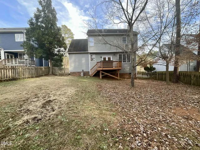 a view of a yard with a tree