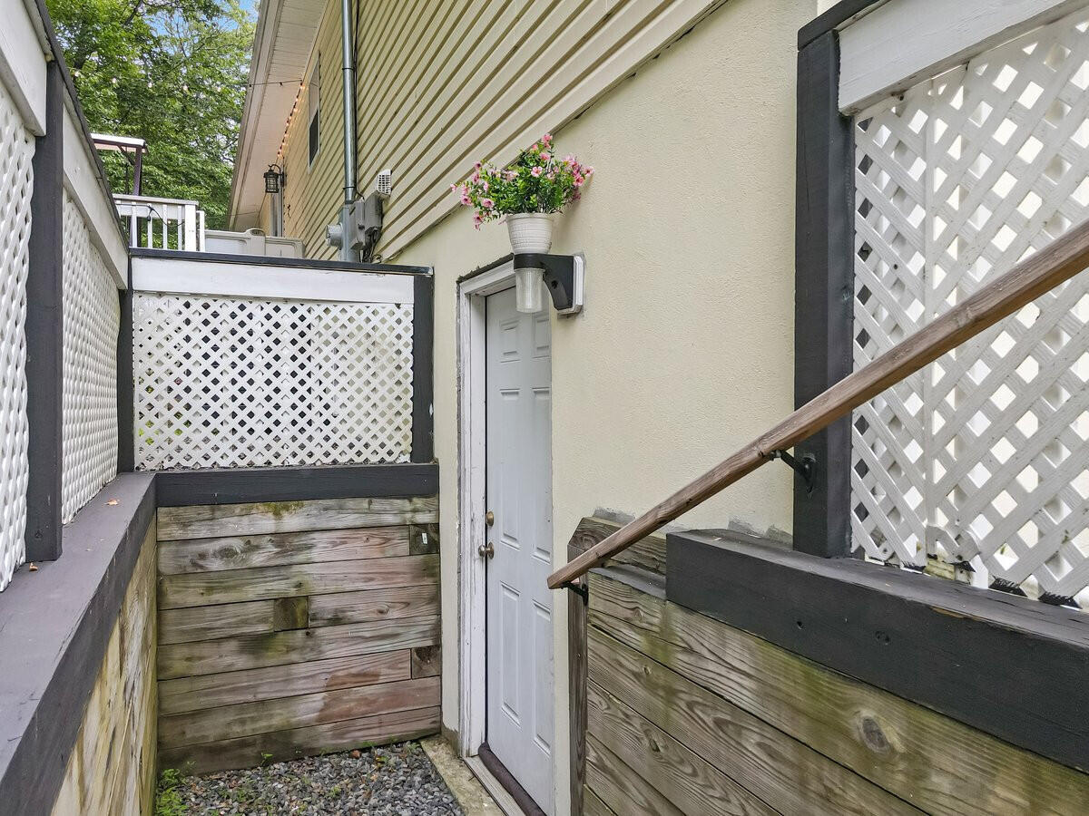 2236 Eagle Path Bushkill, PA 18324 - Photo 25 of 30 a view of entryway