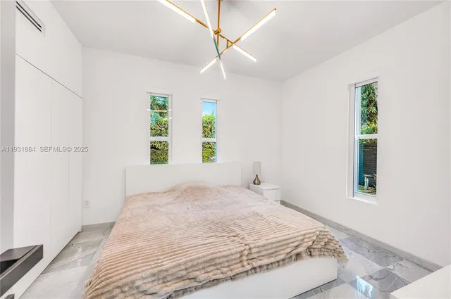 $3,500,000 | 4321 Nautilus Drive, Miami Beach, FL 33140