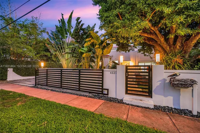 $3,500,000 | 4321 Nautilus Drive, Miami Beach, FL 33140