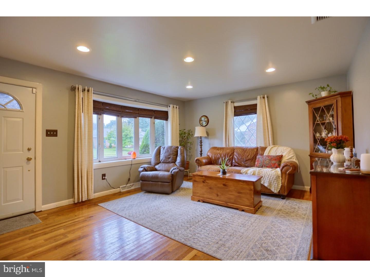 325 Fisher Road Reading, PA 19601 - Photo 3 of 14 Living Room