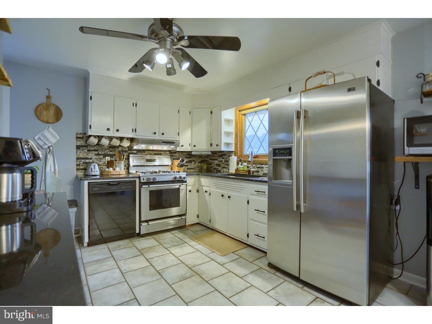 325 Fisher Road Reading, PA 19601 - Photo 4 of 14 Kitchen
