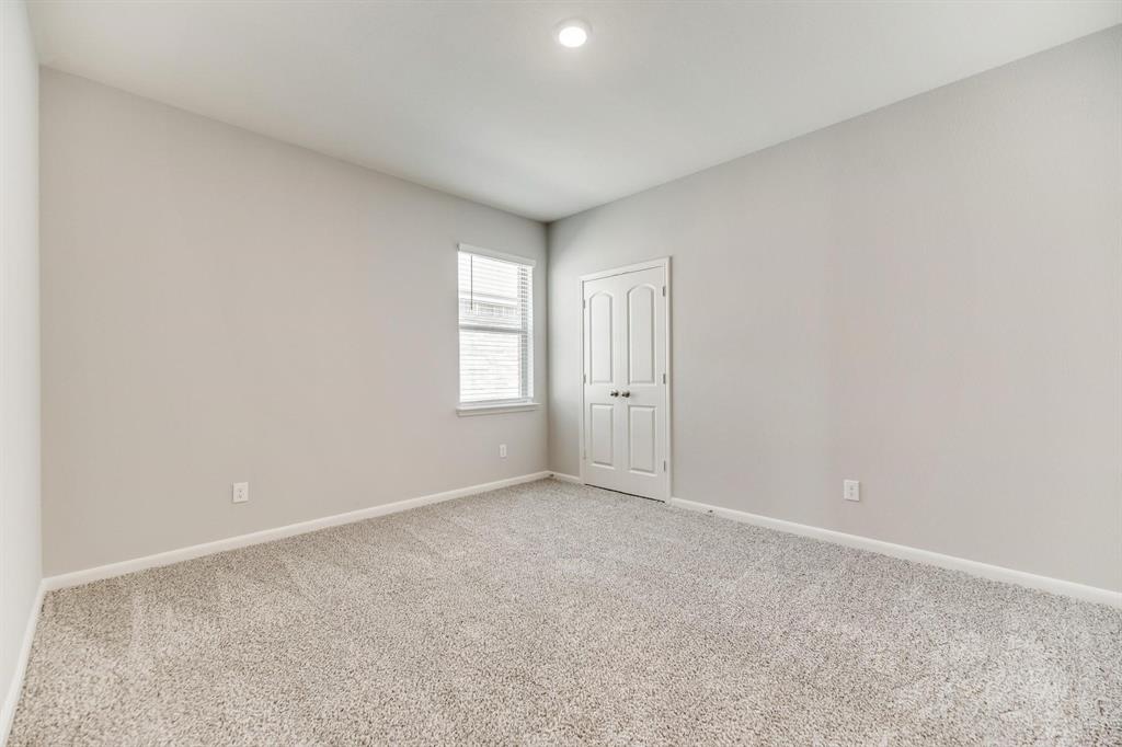 809 Calhoun Drive Anna, TX 75409 - Photo 5 of 12 an empty room with windows and closet