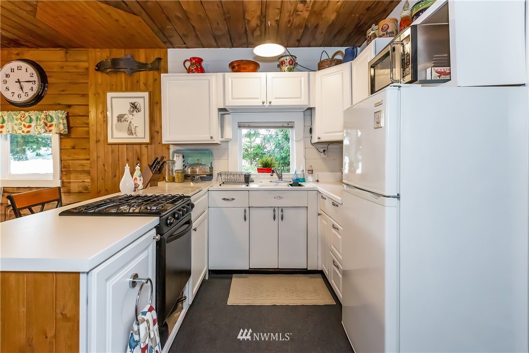 6991 Clover Valley Road Southeast Port Orchard, WA 98367 - Photo 17 of 40 Gallery Image 17