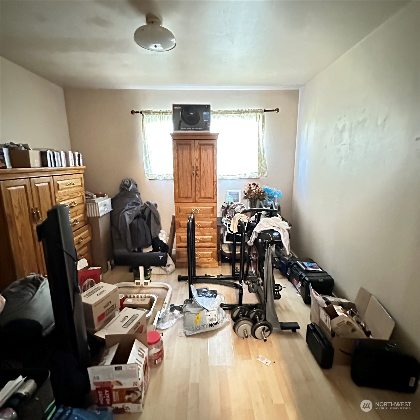 535 Smithers Avenue South Renton, WA 98057 - Photo 12 of 15 a view of a room with gym equipment