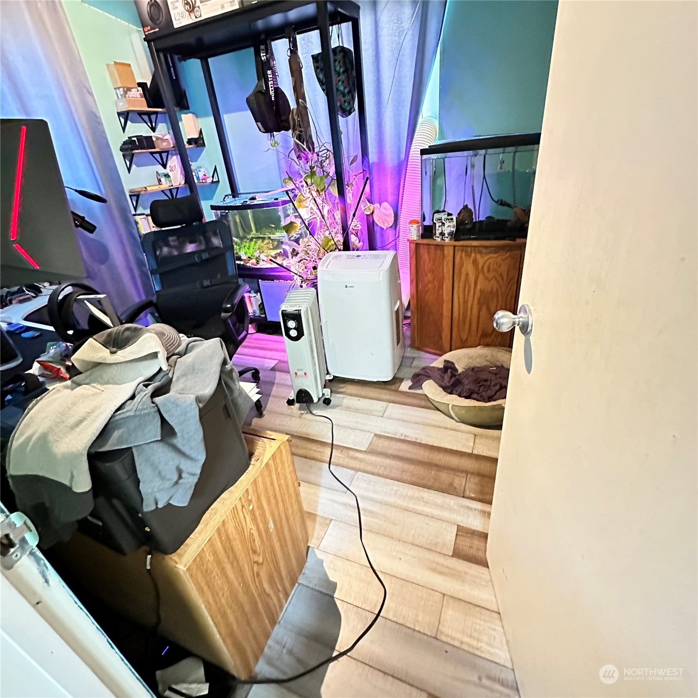 535 Smithers Avenue South Renton, WA 98057 - Photo 14 of 15 a view of living room with a baby crib