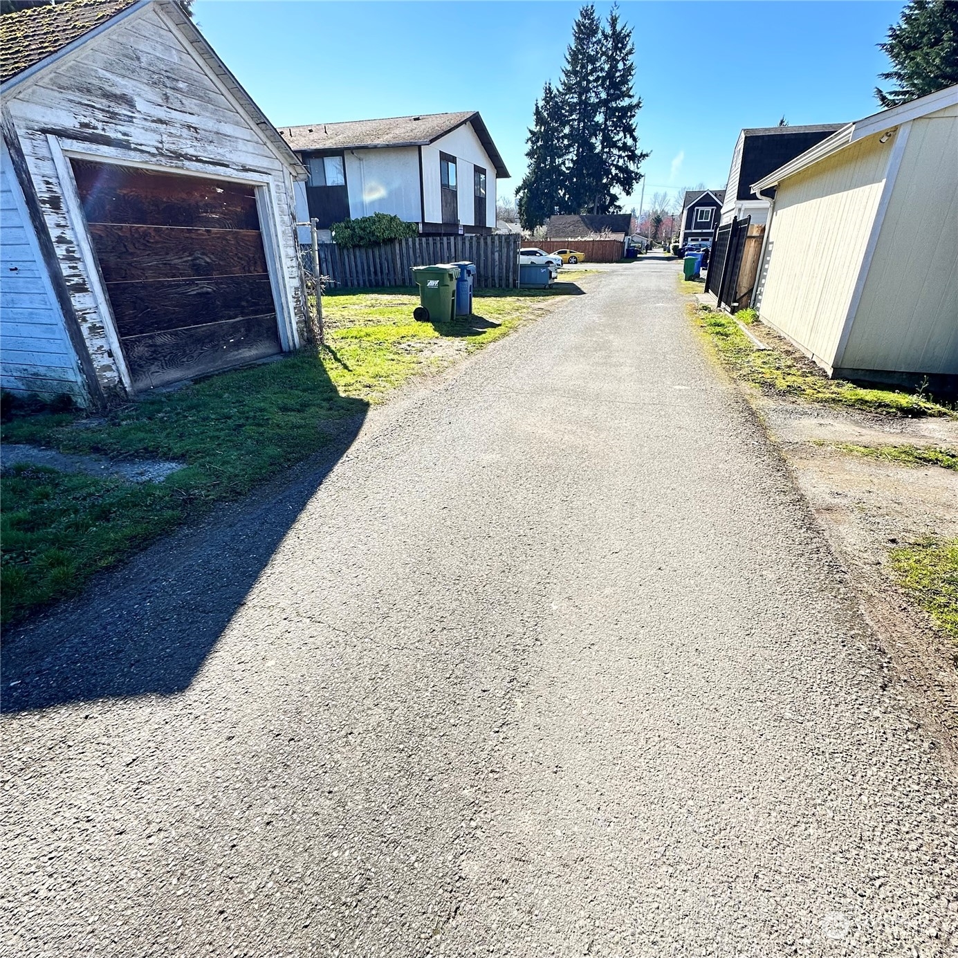 535 Smithers Avenue South Renton, WA 98057 - Photo 6 of 15 a view of a house with backyard and a garden