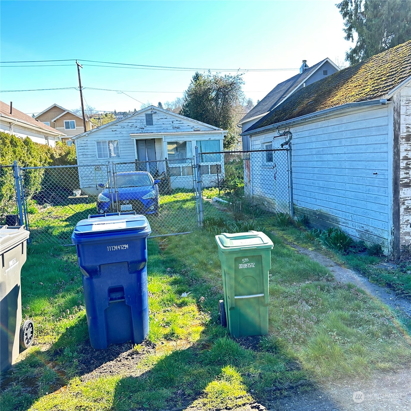 535 Smithers Avenue South Renton, WA 98057 - Photo 8 of 15 a front view of a house with garden