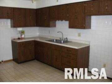 1733 Moonglow Road Centralia, IL 62801 - Photo 9 of 14