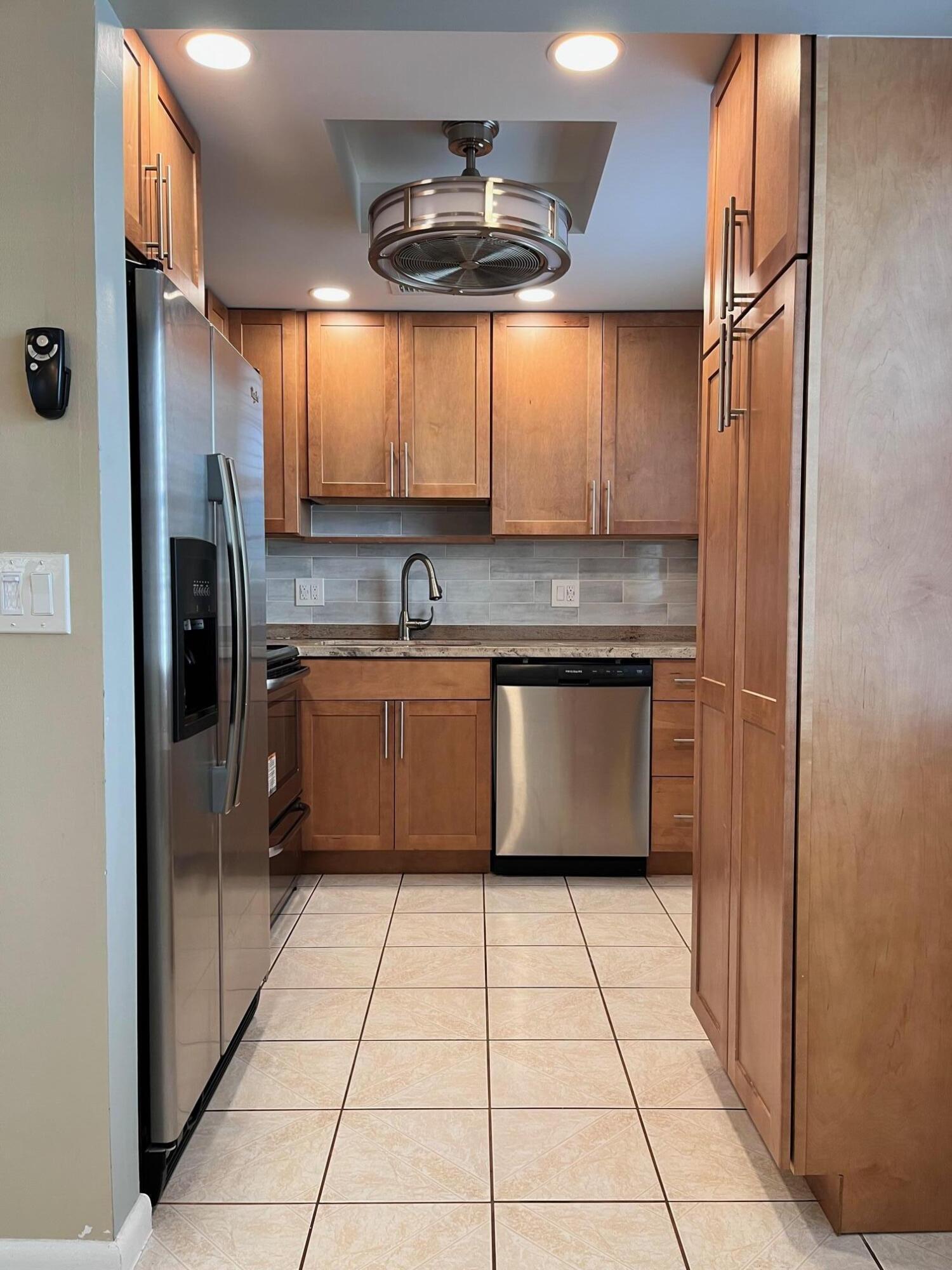 312 Brighton H, Unit 312 Boca Raton, FL 33434 - Photo 3 of 17 IMG_3886