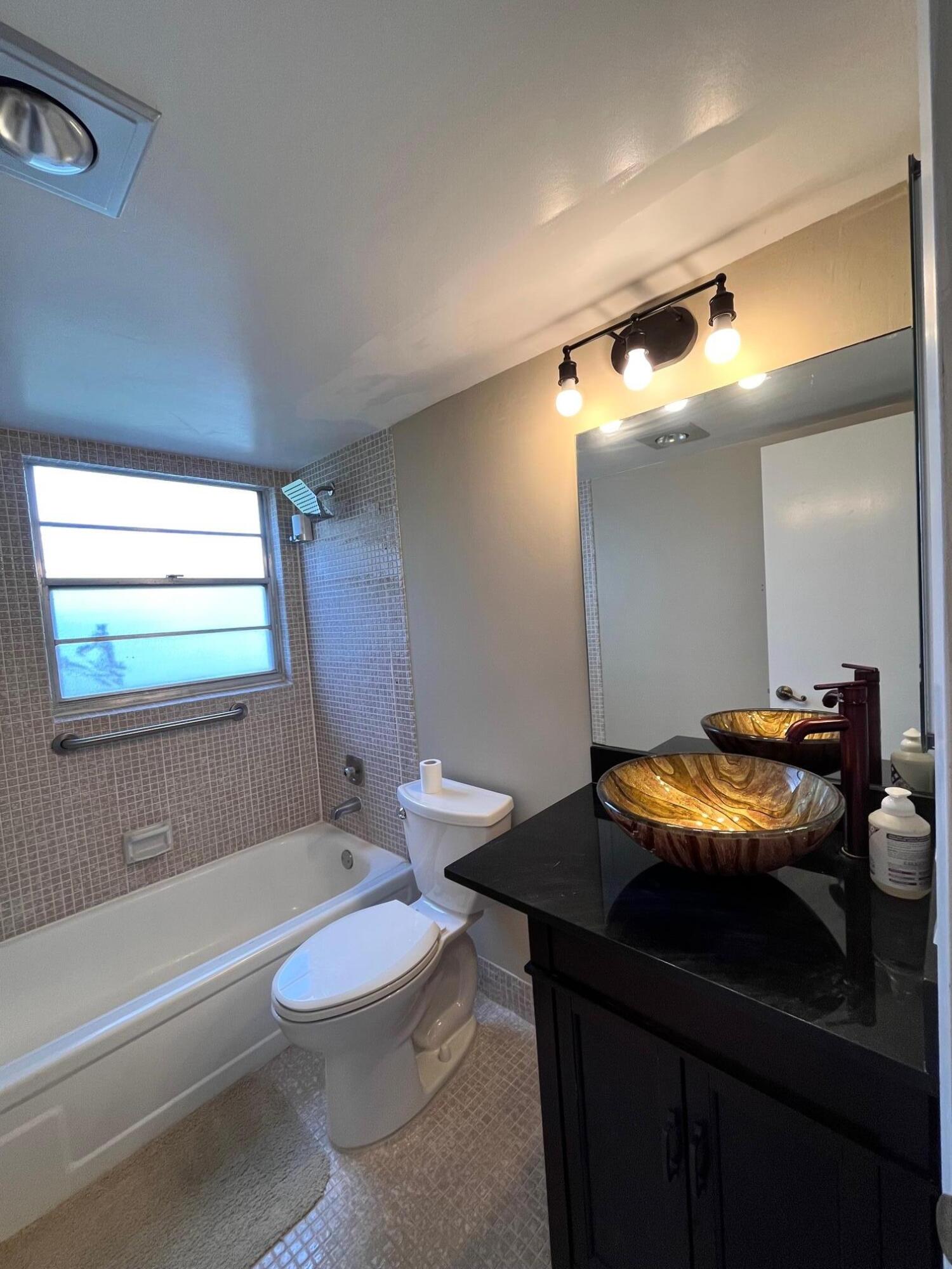 312 Brighton H, Unit 312 Boca Raton, FL 33434 - Photo 8 of 17 IMG_3893