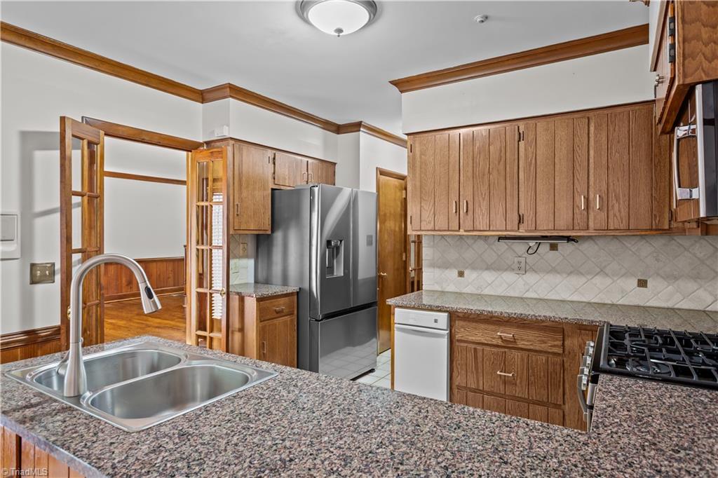 4 Ramsgate Court Greensboro, NC 27410 - Photo 11 of 29 Gallery Image 11