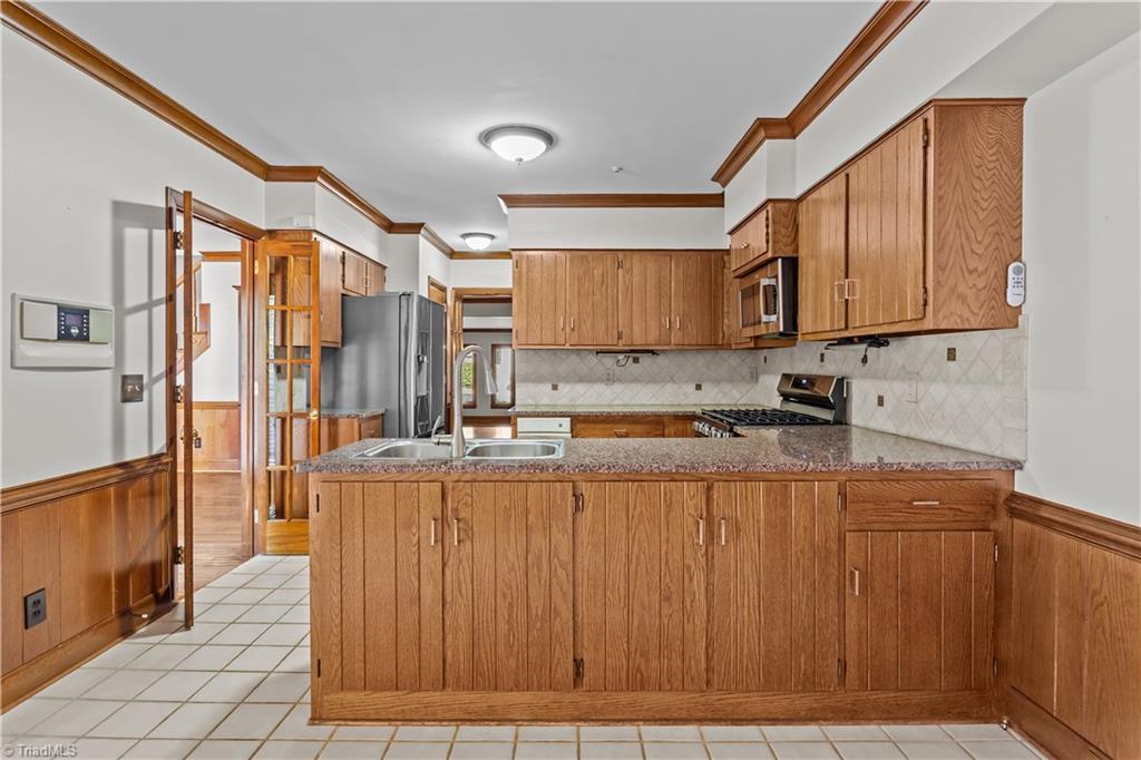 4 Ramsgate Court Greensboro, NC 27410 - Photo 9 of 29 Gallery Image 9
