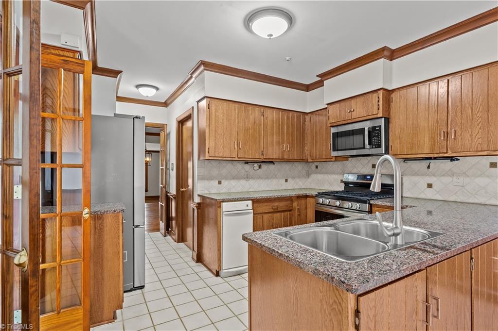 4 Ramsgate Court Greensboro, NC 27410 - Photo 10 of 29 Gallery Image 10