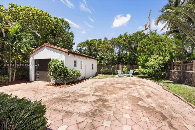a view of a house with a yard and plant