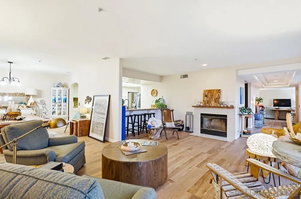 9634 Eucalyptus Street Spring Valley, CA 91977 - Photo 31 of 75 Living Room