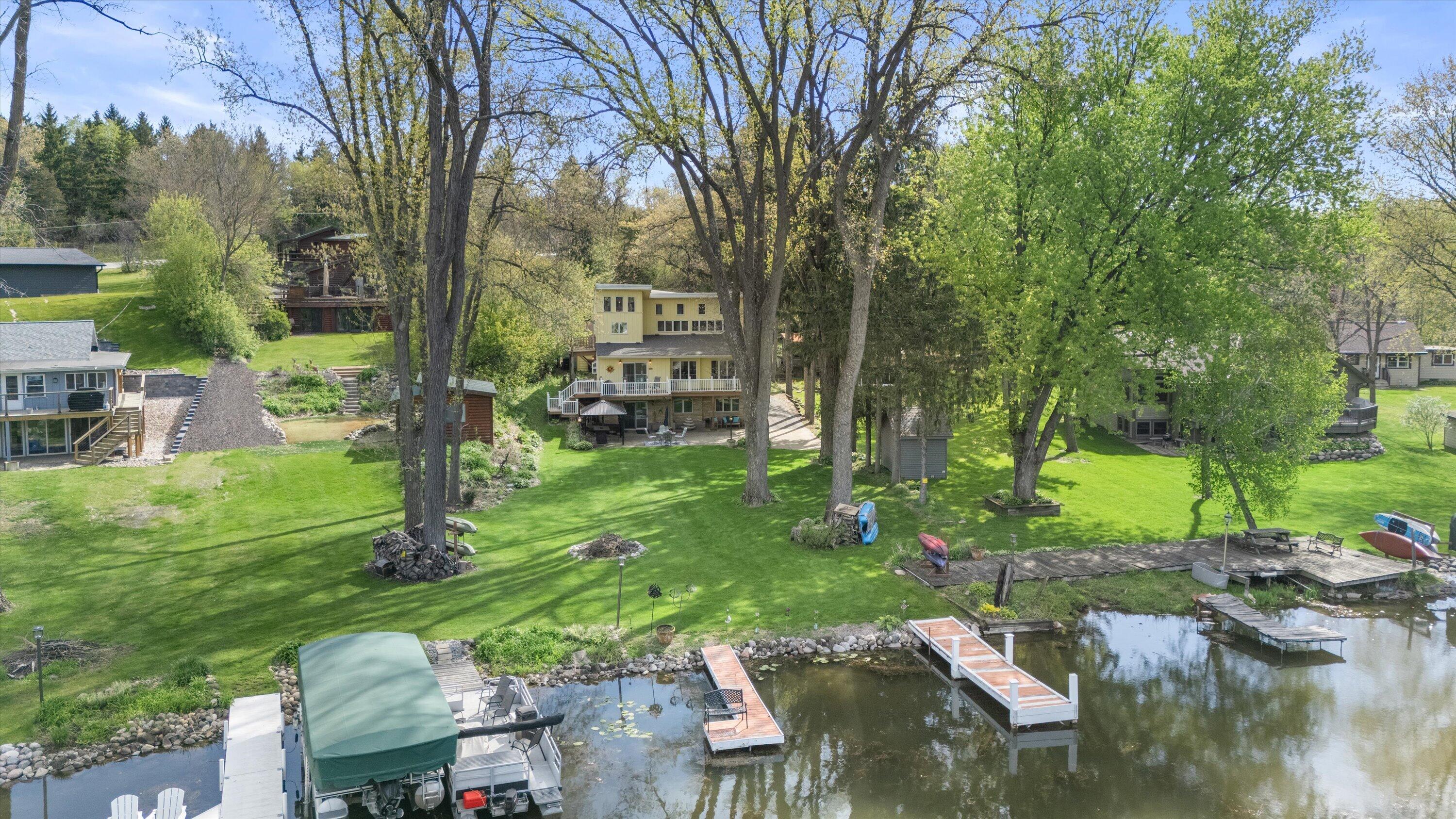 Your space to the Lake escape