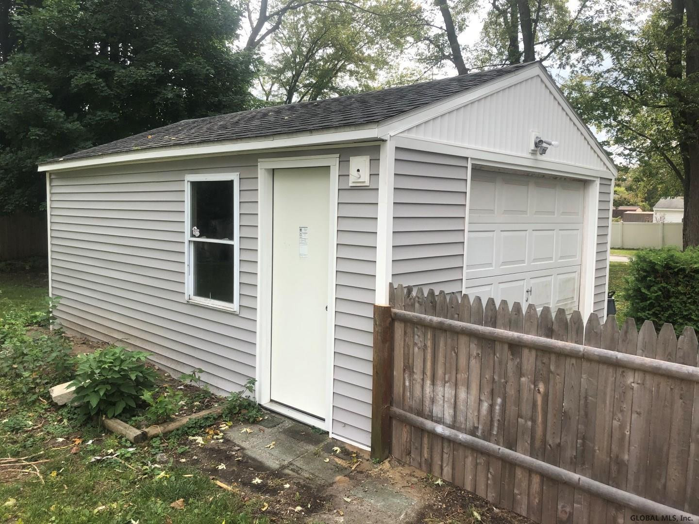 166 Chiswell Road Schenectady, NY 12304 - Photo 23 of 30 Photo 23