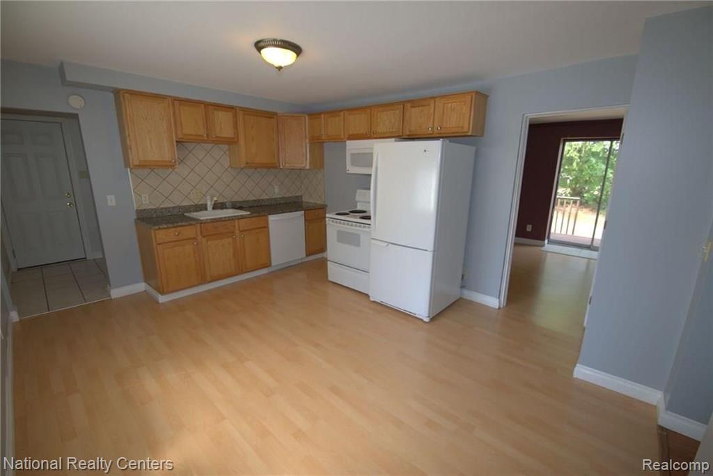 2790 Harvey Street Rochester, MI 48309 - Photo 9 of 21