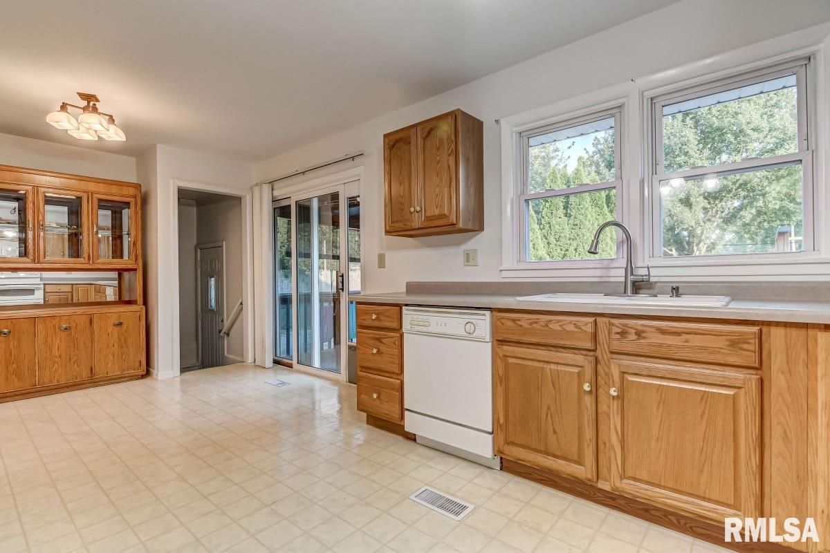 10 Midland Court Springfield, IL 62702 - Photo 10 of 35