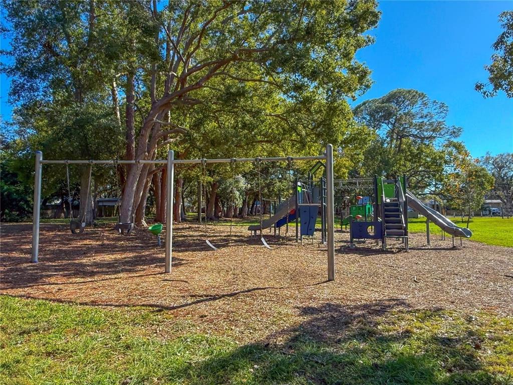 364 3rd Street Northwest Largo, FL 33770 - Photo 11 of 22