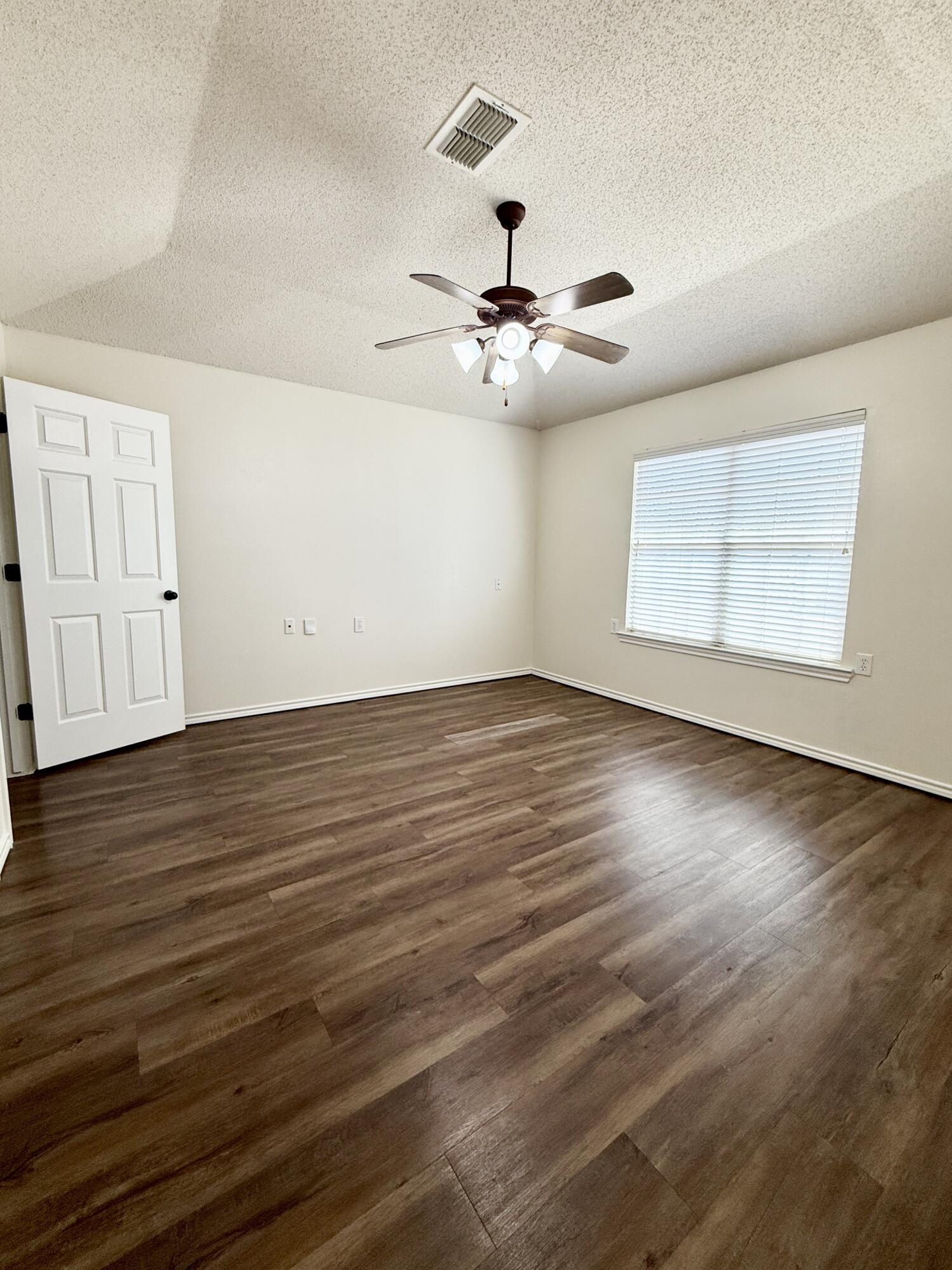 1907 79th Street Lubbock, TX 79423 - Photo 10 of 20 20260319_194910978_iOS