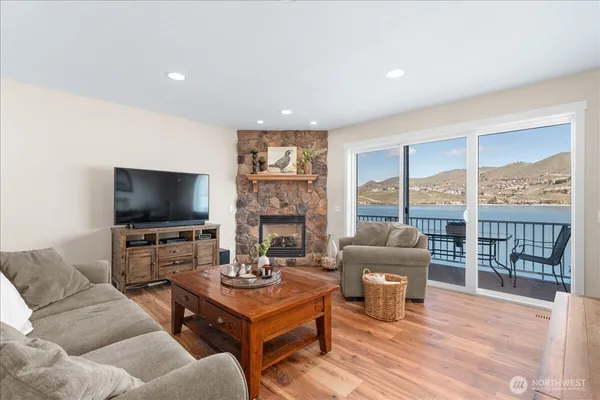 $2,140,000 | 1120 West Woodin Avenue, Unit 3, Chelan, WA 98816