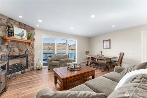 $2,140,000 | 1120 West Woodin Avenue, Unit 3, Chelan, WA 98816
