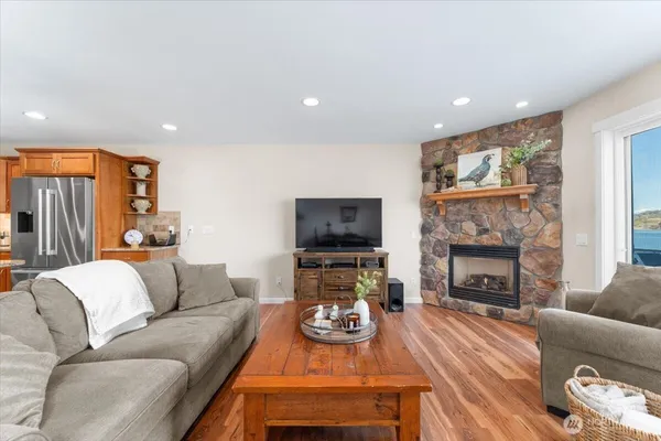 $2,140,000 | 1120 West Woodin Avenue, Unit 3, Chelan, WA 98816