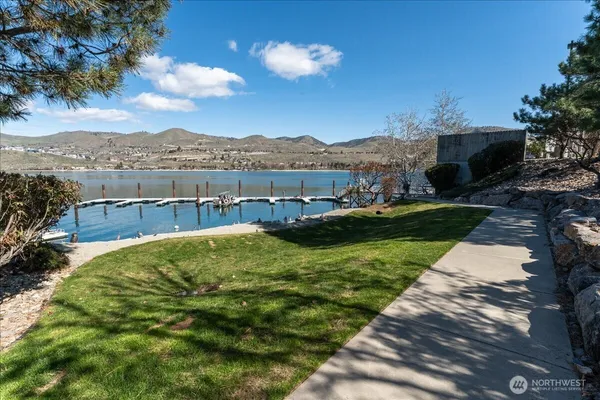 $2,140,000 | 1120 West Woodin Avenue, Unit 3, Chelan, WA 98816