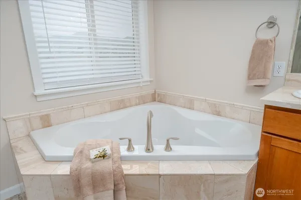 $2,140,000 | 1120 West Woodin Avenue, Unit 3, Chelan, WA 98816