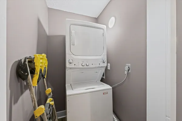 $177,500 | 705 North Elm Street, Champaign, IL 61820