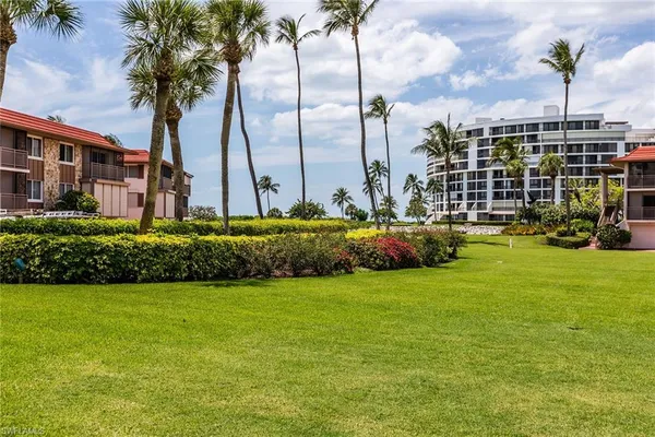 $17,500 | 2203 Gulf Shore Boulevard North, Unit E1, Naples, FL 34102