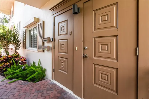$17,500 | 2203 Gulf Shore Boulevard North, Unit E1, Naples, FL 34102