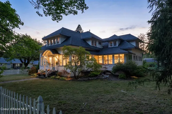 $1,389,000 | 701 North 6th Avenue, Sandpoint, ID 83864