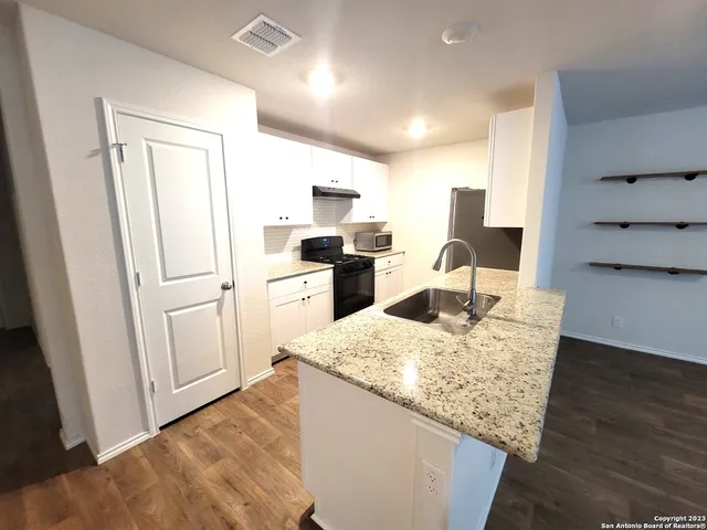 $1,450 | 15550 Crimson Topaz, San Antonio, TX 78253