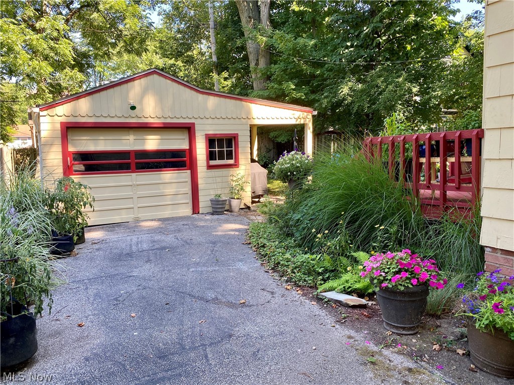 1687 Crest Road Cleveland Heights, OH 44121 - Photo 2 of 35