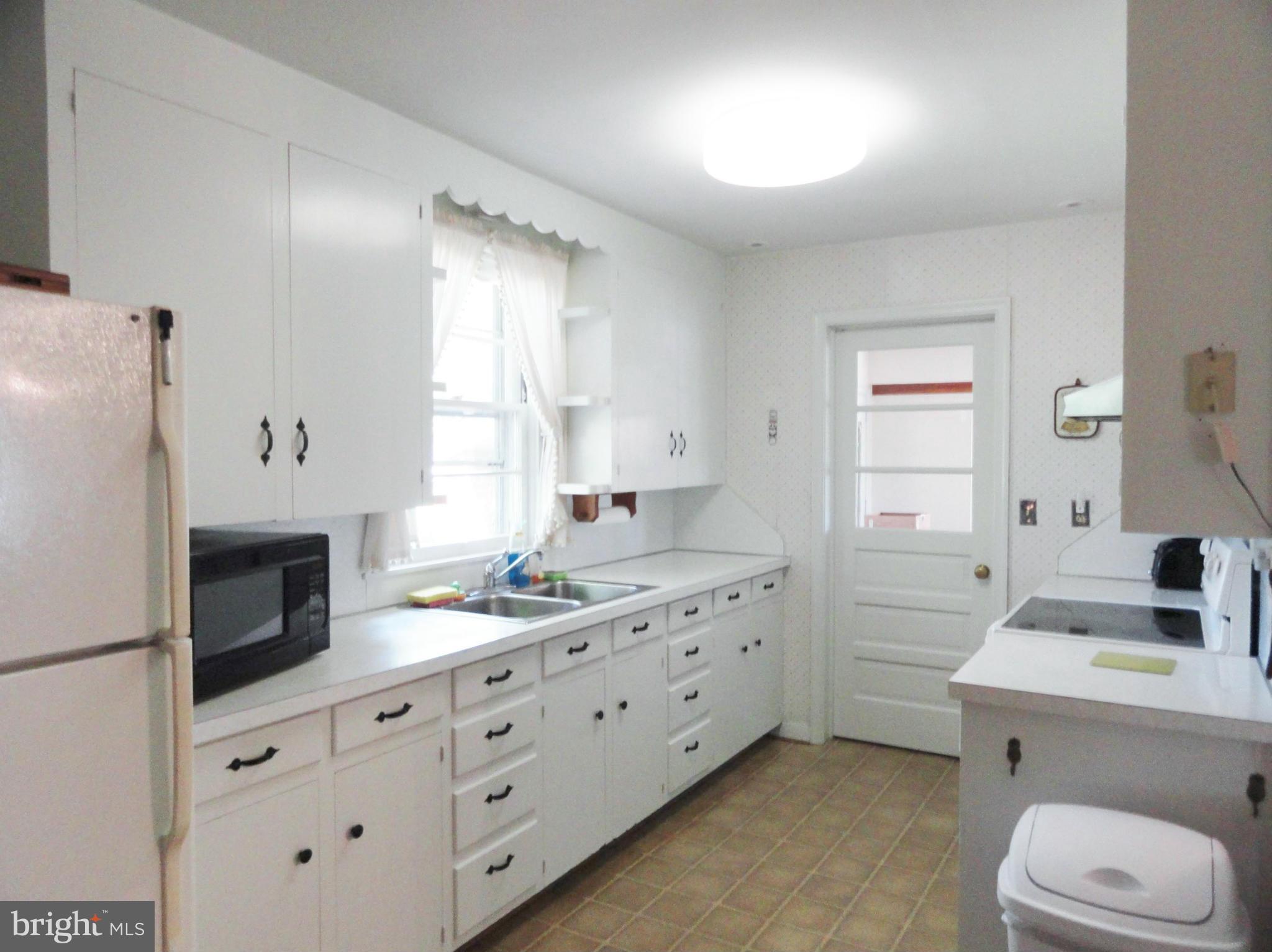 11701 Cemetery Road Bealeton, VA 22712 - Photo 4 of 30 Kitchen