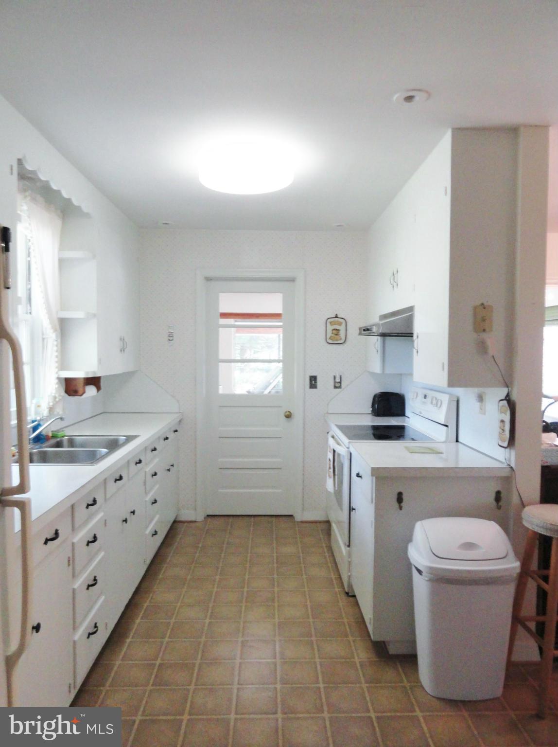 11701 Cemetery Road Bealeton, VA 22712 - Photo 5 of 30 Kitchen