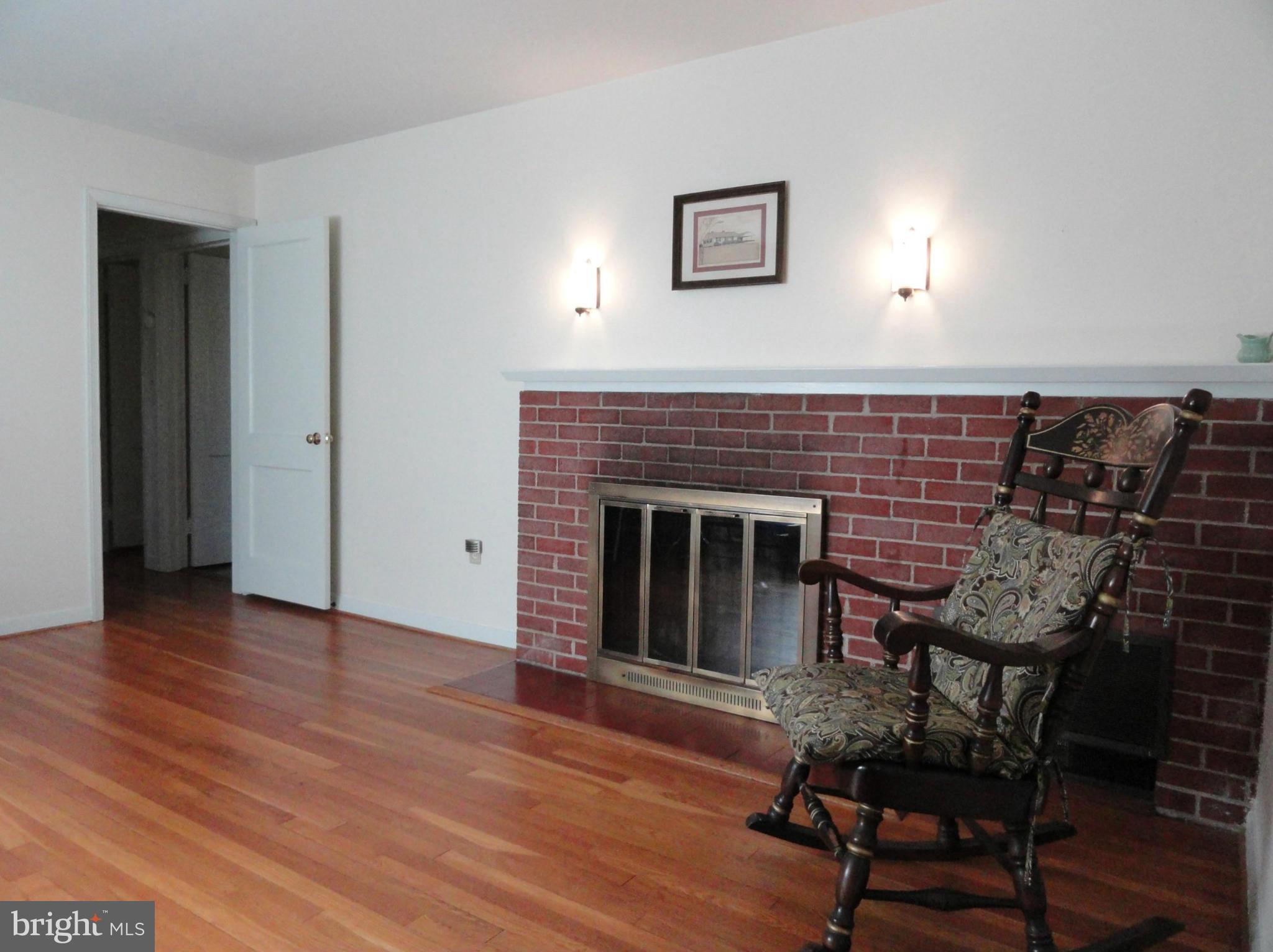 11701 Cemetery Road Bealeton, VA 22712 - Photo 8 of 30 Living Room
