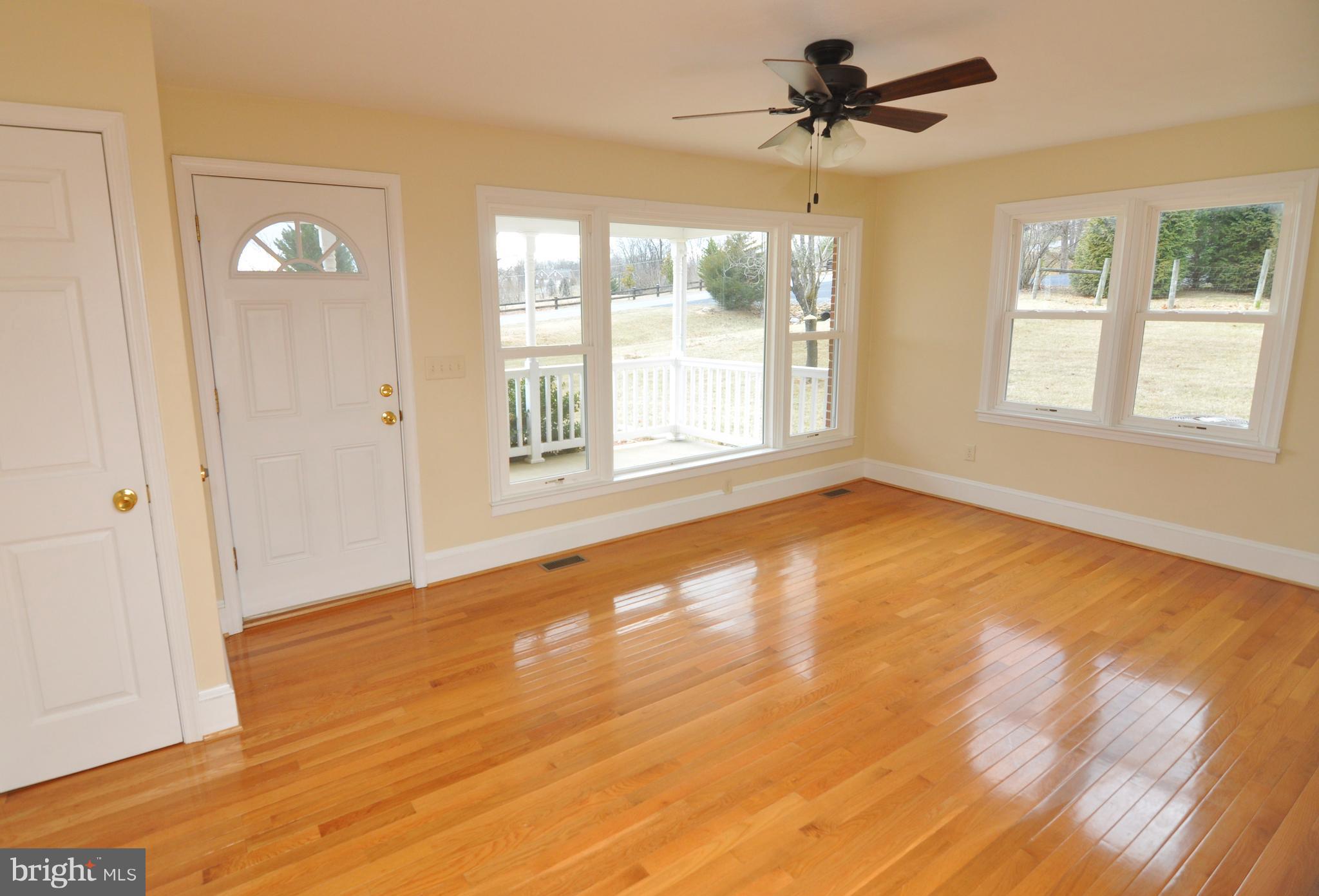 260 Redland Road Cross Junction, VA 22625 - Photo 14 of 30 Living Room