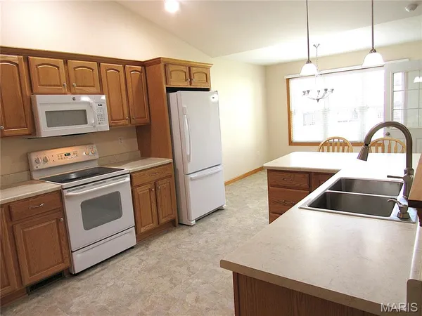 $275,000 | 71 Brooks Drive, Bethalto, IL 62010