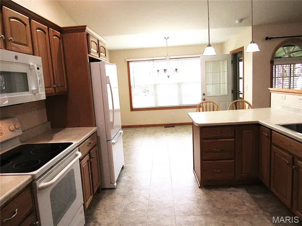 $275,000 | 71 Brooks Drive, Bethalto, IL 62010