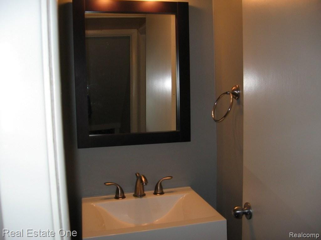 1462 Knights Ridge Court, Unit 158 Rochester, MI 48306 - Photo 10 of 10 Powder Rm.